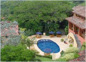 Area de la piscina en el Hotel Alta en Costa Rica