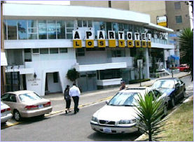 Entrada del Apartotel Los Yoses en Costa Rica