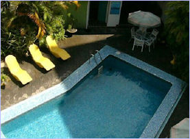 Piscina del Apartotel Los Yoses en Costa Rica